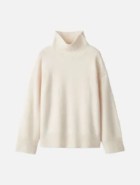 Boyfriend Cashmere Turtleneck in Feather White