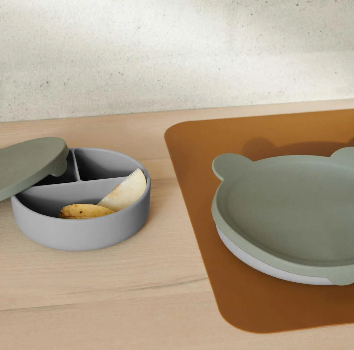 Divider Bowl W/Lid - Bear - Faune Green / Dove Blue Mix