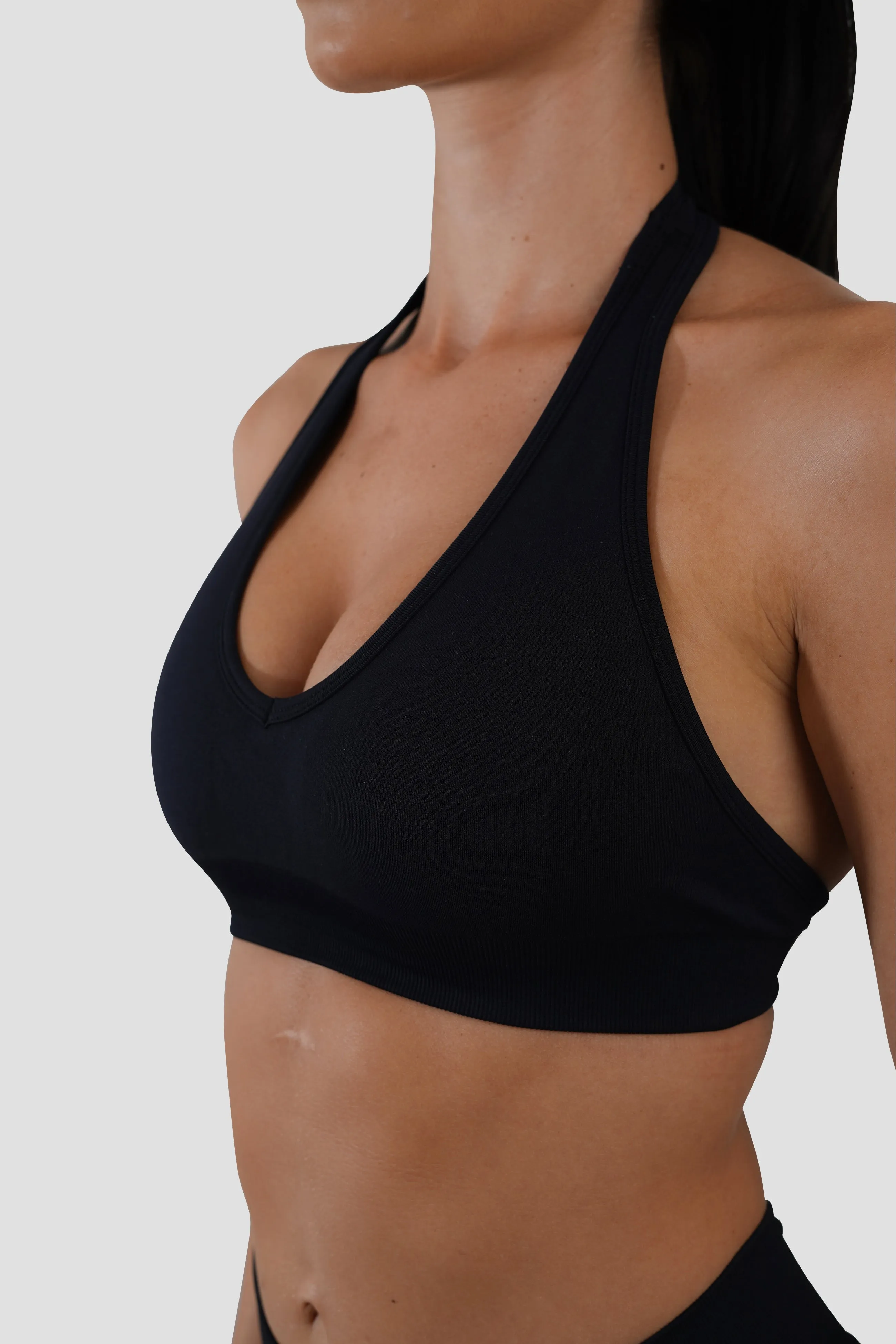 RECOIL HALTER CROP - BLACK